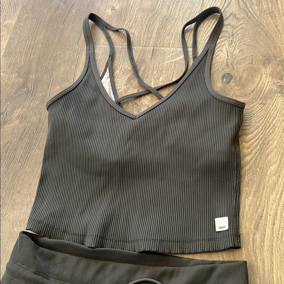 Vuori Rib Top & Daily Jogger in Oregano Green Matching Set . Size M - Picture 7 of 13